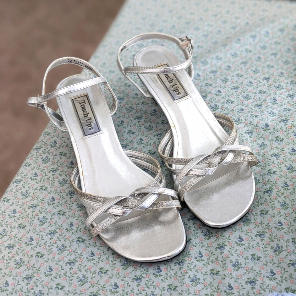 Touch Ups Women's Melanie Sandal Silver Low Heel Shoe Size 7